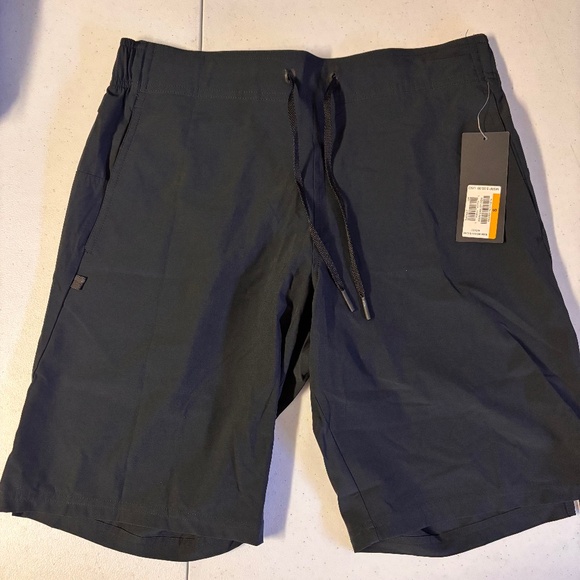 New mens Oakley ICON woven shorts - Picture 1 of 5